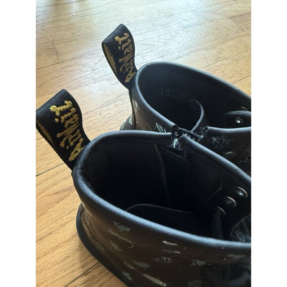 Doc Dr. Martens Juniors 1460 Glow In The Dark Bug Lace Boots M4 L5 - Picture 3 of 9